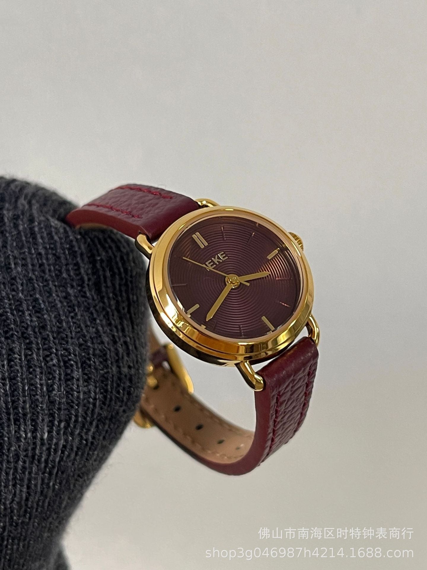 Zhamira Retro Red Watch - Leather Strap with 4-Numeral Dial [I1A4L8CJ]