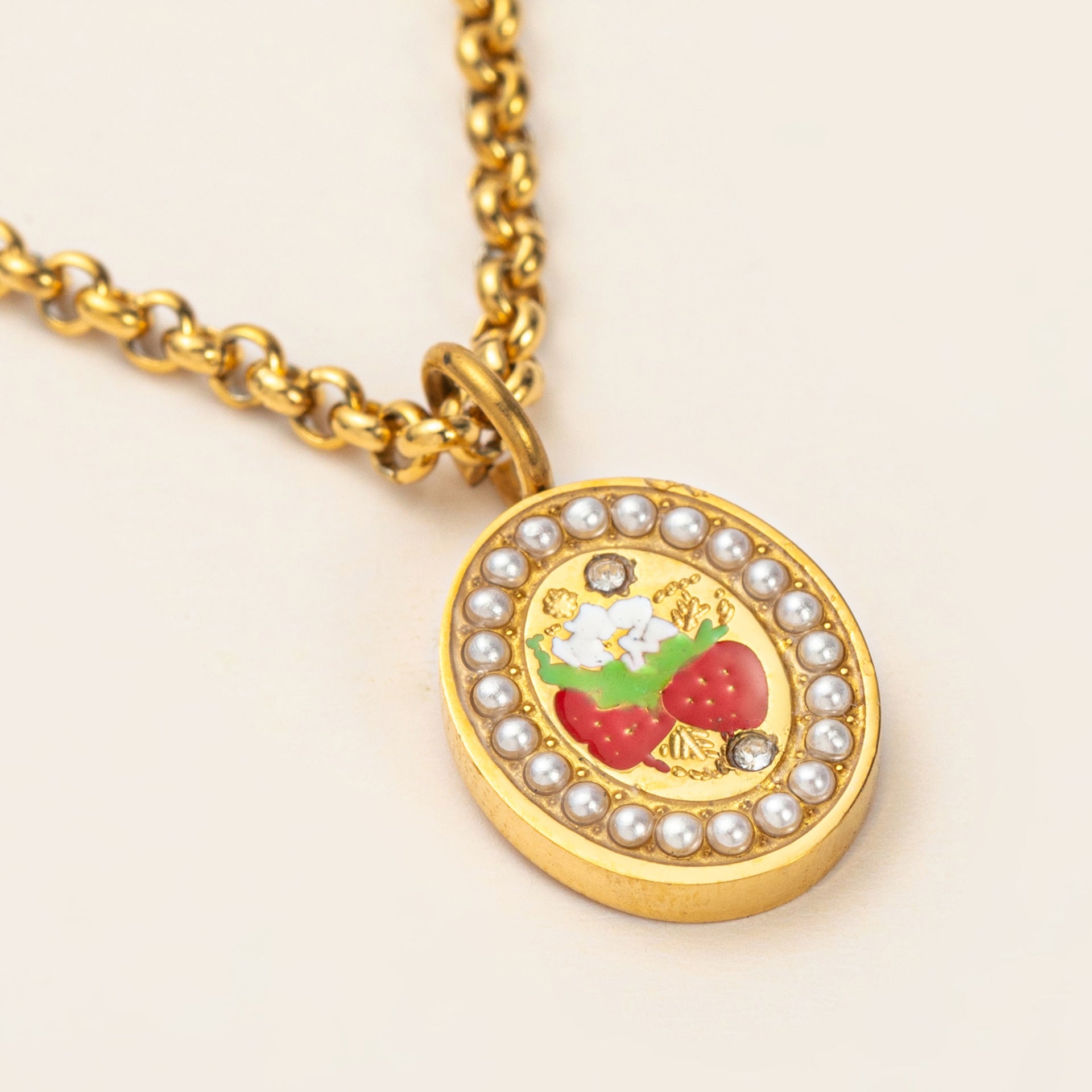 Dainty Pearl Strawberry Pendant Necklace - Gold Classic Chain Strawberry Necklace [FFT1IDVH]