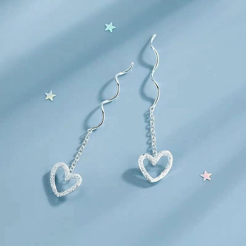Bellarose Wavy Heart Tassel Earrings - Silver [3PWV2R1J]