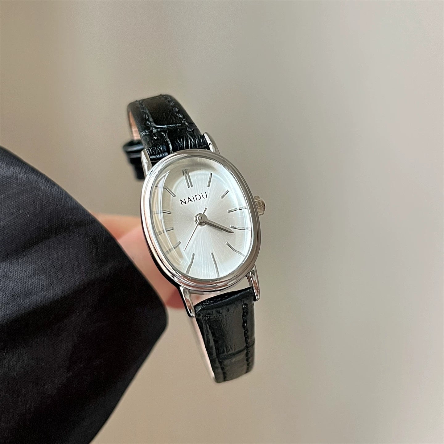 Oval Vintage Leather Strap Watch - Black Strap Silver Frame White Face (Leather) [7M4FZ9WT]