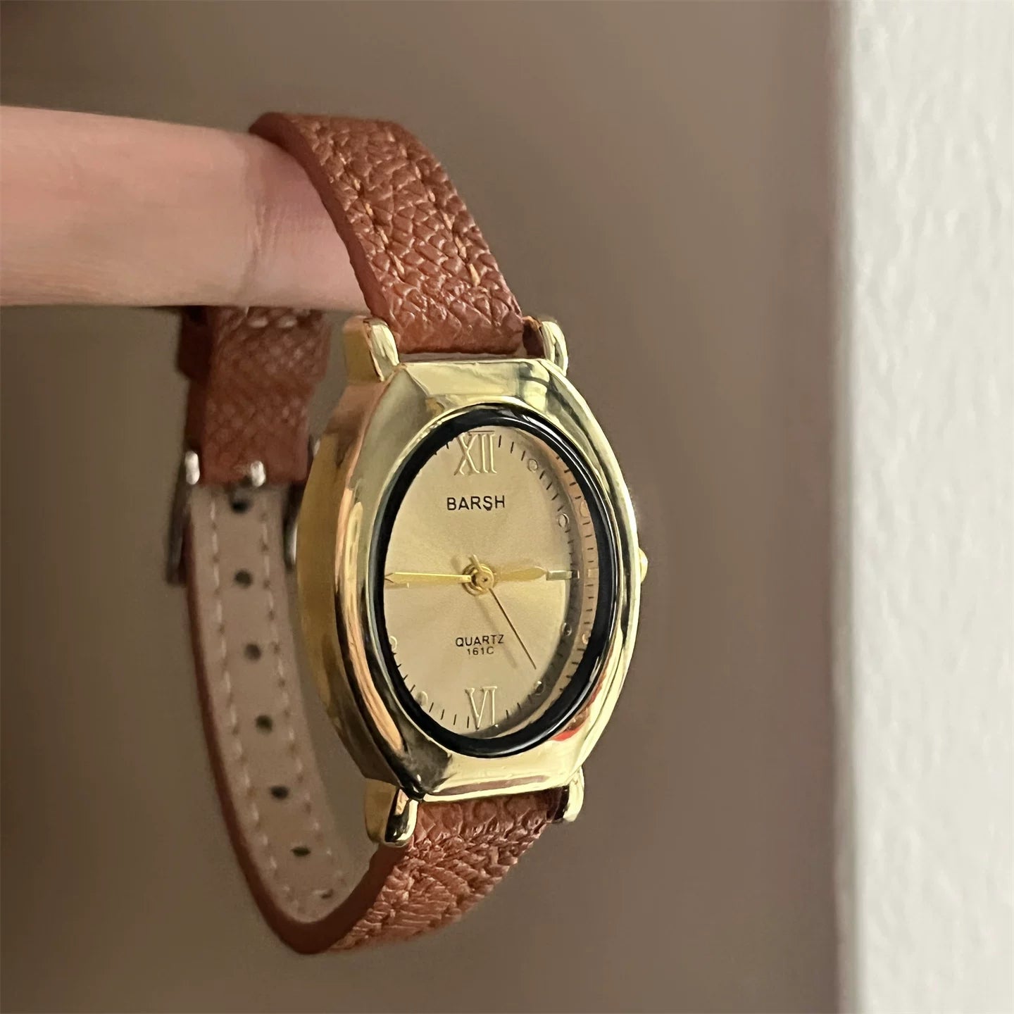 Retro Small Dial Wrist Watch - Brown Strap Gold Dial [ZEC4S9S6]