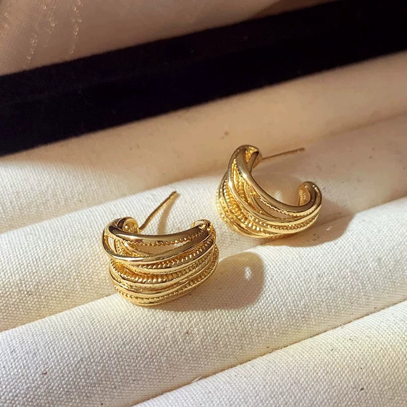 C-Shaped Gold Hoop Earrings - Gold [9USJMCB4]