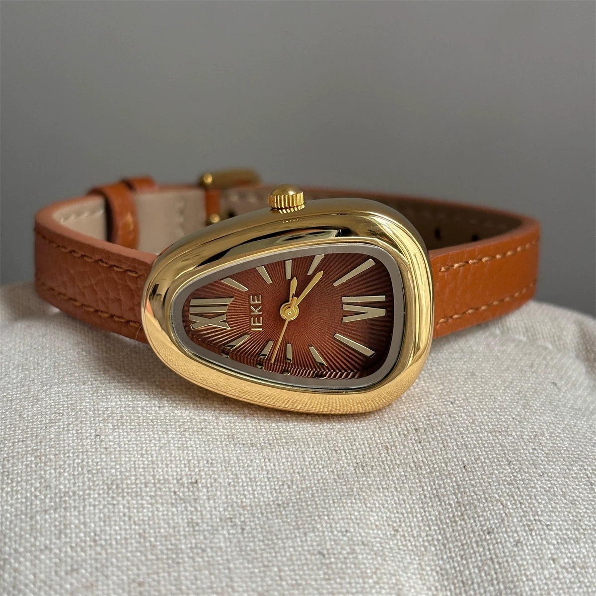 Vintage Oval Dial Leather Watch - Style 88241: Snake Head / Orange Strap [4BQ71QDQ]