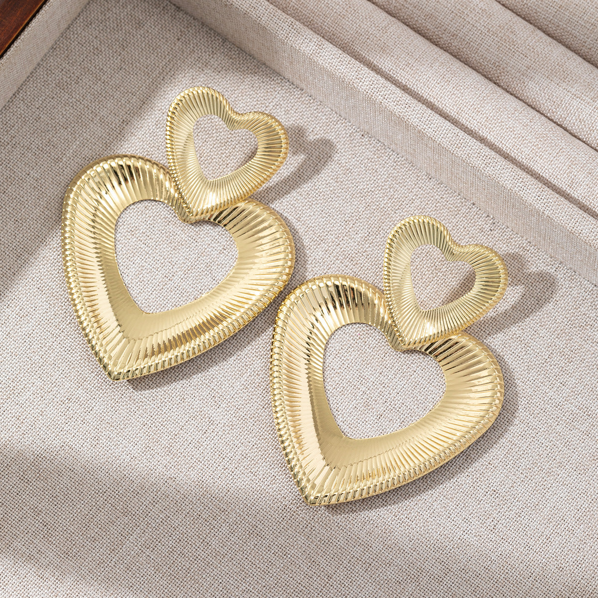 Alayah Sculptural Hoop Earrings - Gold 1 [B5P0Z17Q]