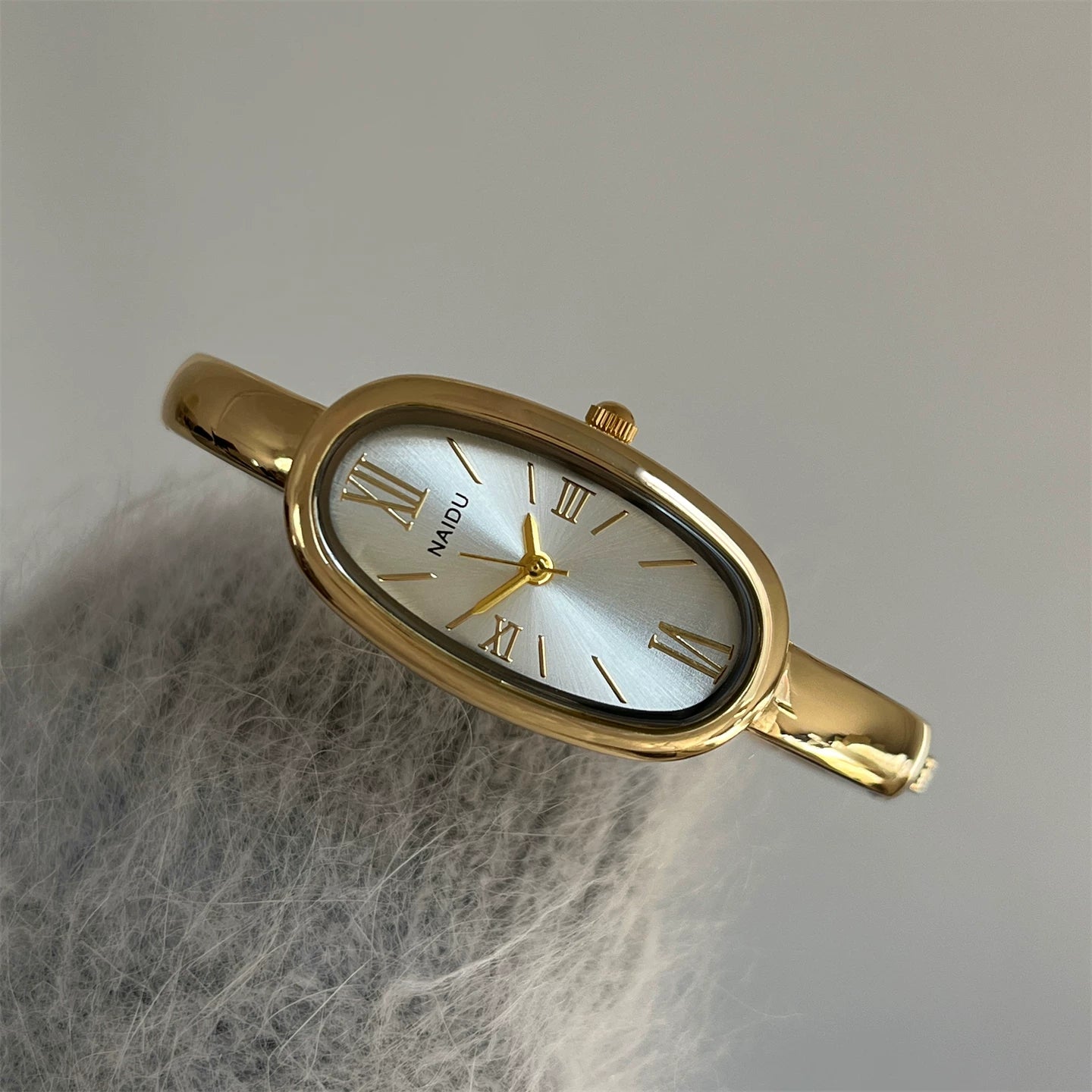 Minimalist Oval Bracelet Watch - Gold with White Dial [00LAMM9T]