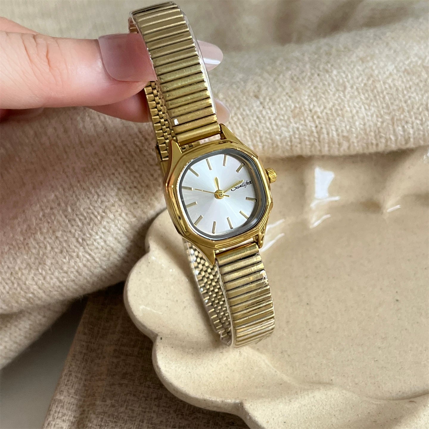 Retro Square Dial Watch - Gold Strap White Dial (Arsenal) [W5T3RM0Y]