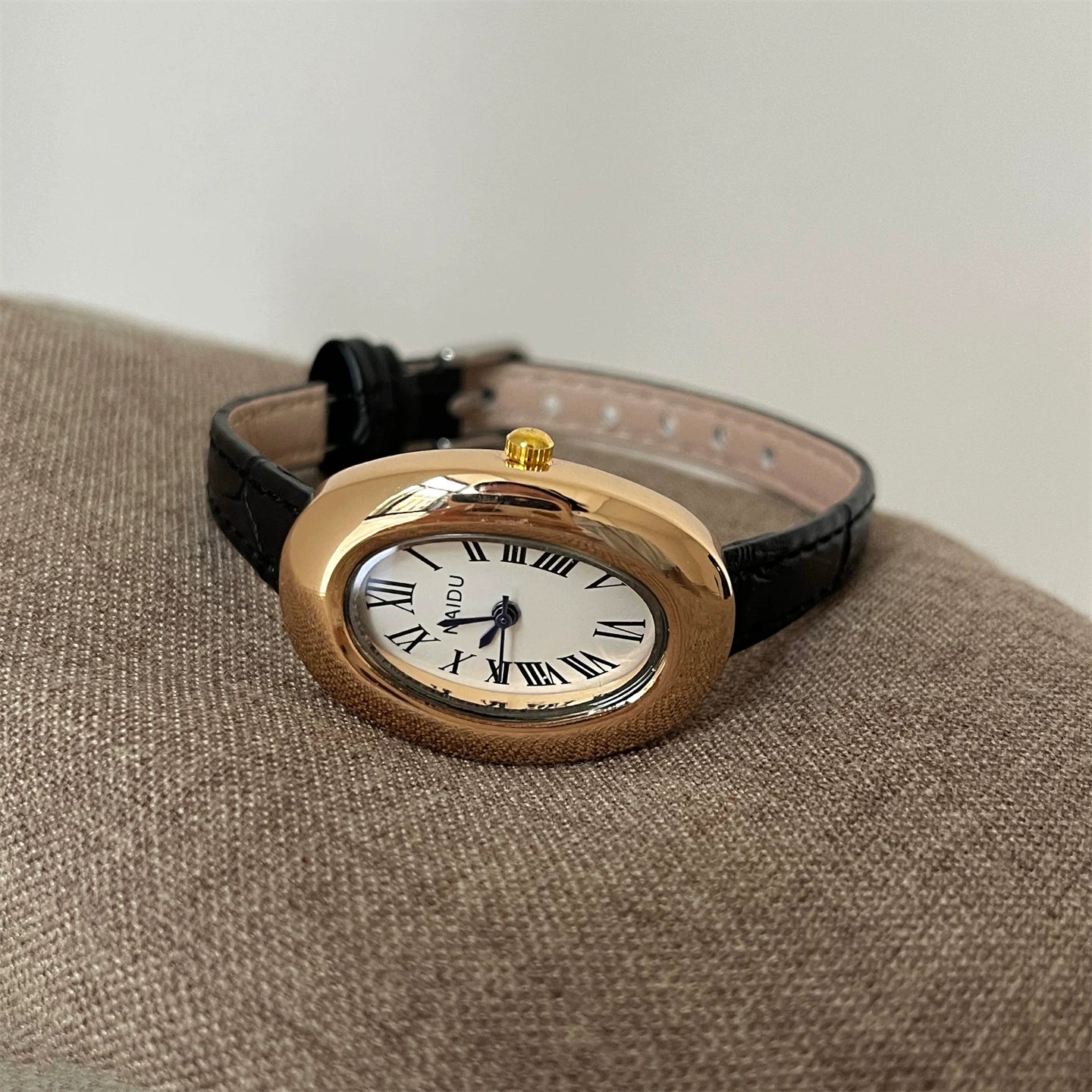 Vintage Inspired Bangle Watch - Black Leather / Gold Case / White Dial / Full Roman Numerals [1HEPEQL5]