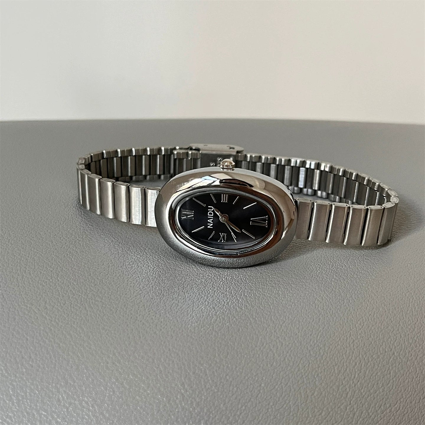 Vintage Inspired Bangle Watch - Silver Bamboo Link / Black Dial / Roman Numerals [GR08JEXT]
