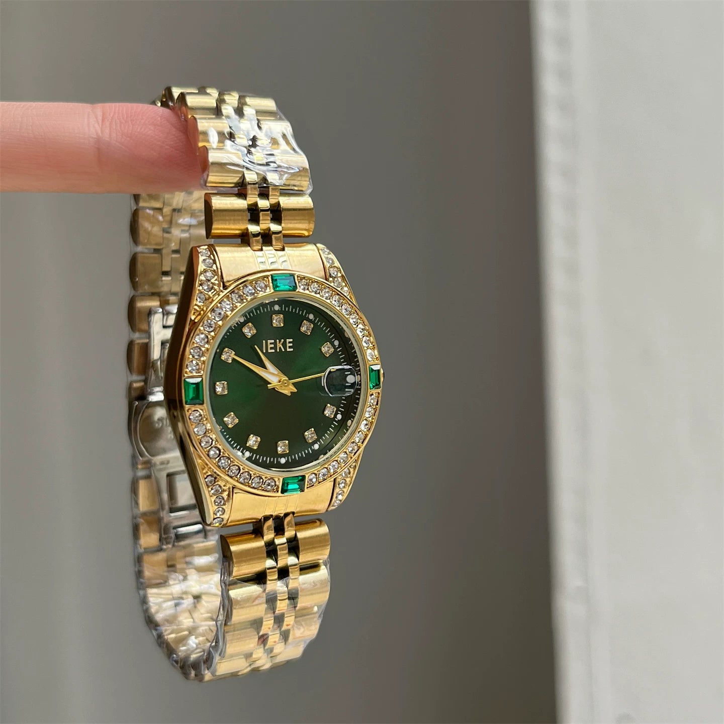 Dainty Round Dial Bracelet Watch - Gold Band Green Dial [TT0YUUSJ]