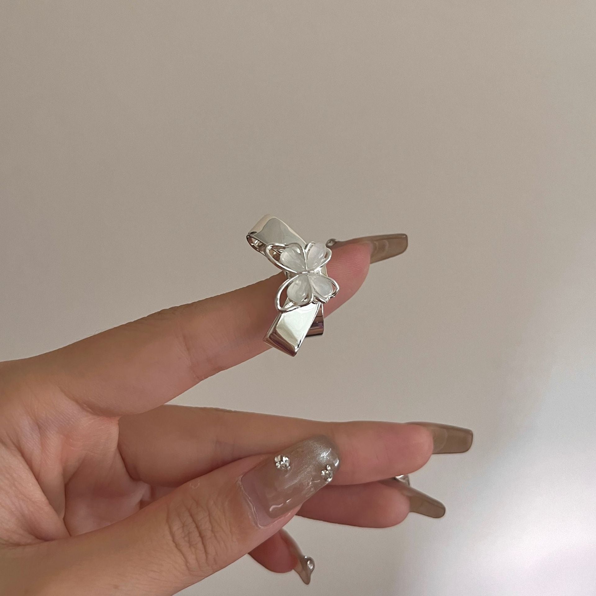 Kelsie Butterfly Stone Ring - White Quartz [H0AQ5SFH]