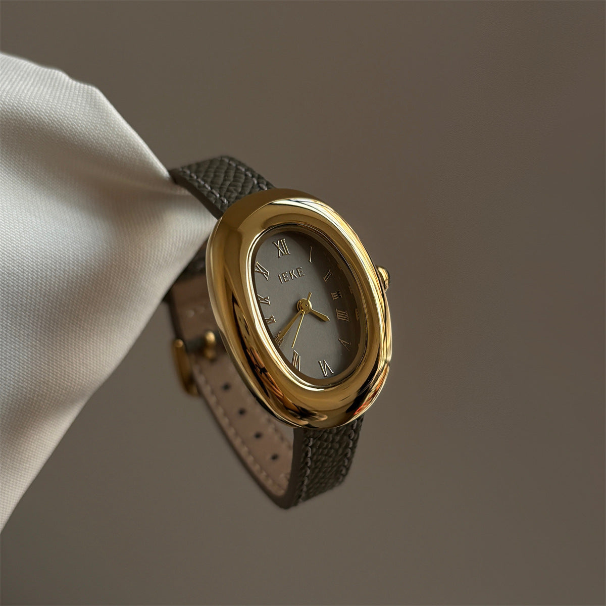 Alaya Vintage Wrist Watch - Pigeon Egg Dial - Gold Frame Grey [2M0ZHGWF]