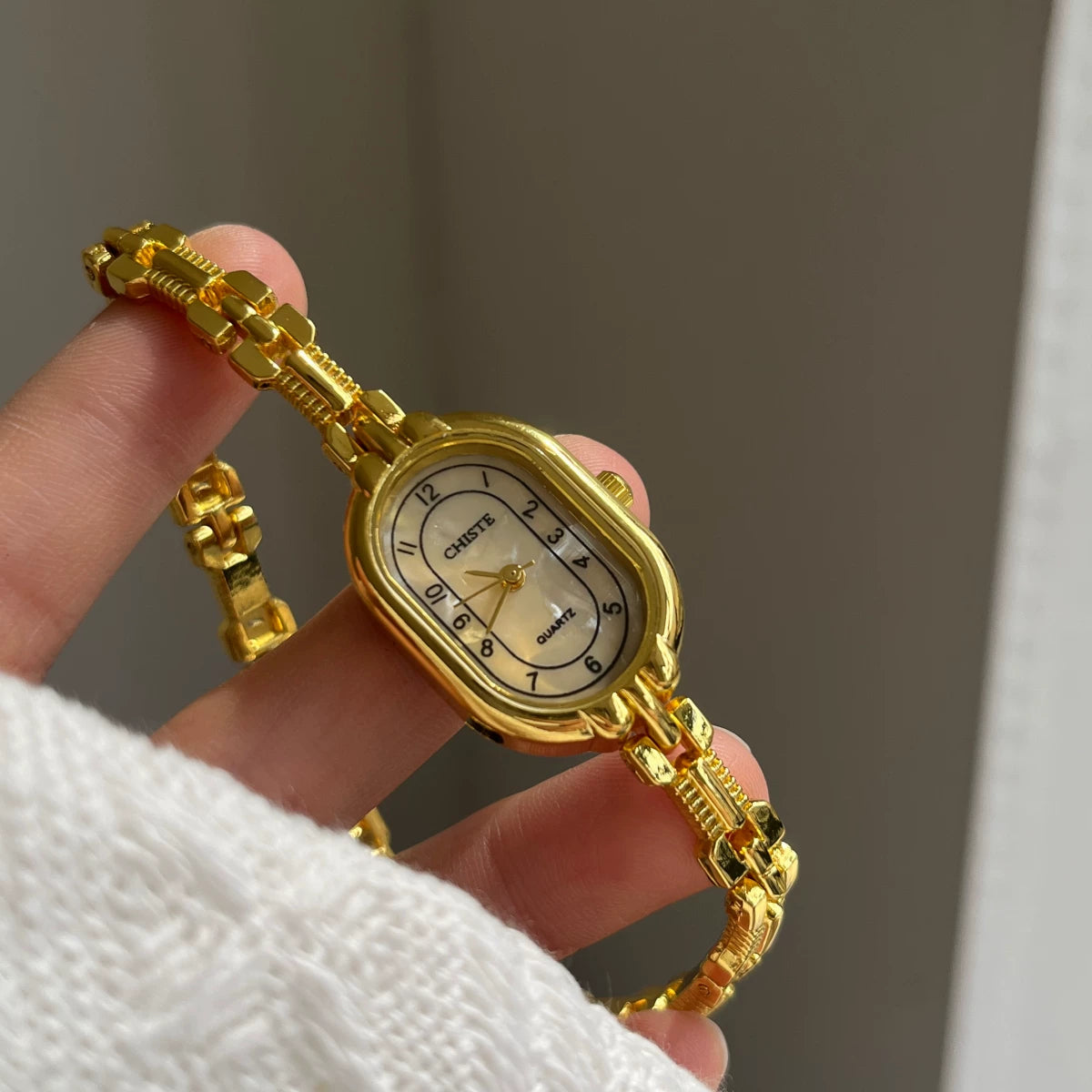 Oval Mother-of-Pearl Bracelet Watch - Gold Band with Gold Face [I56A4IQ4]