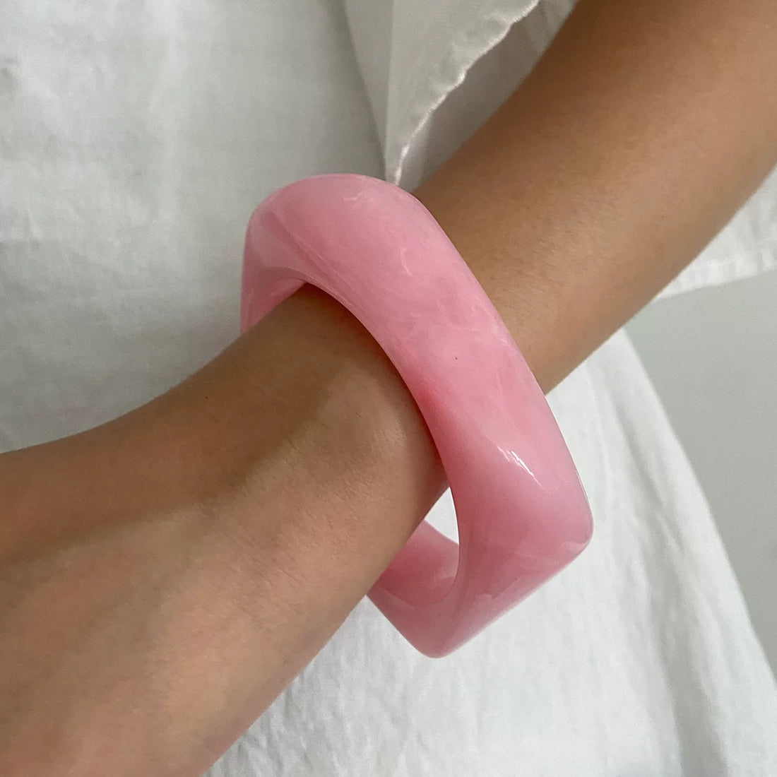 Irregular Resin Bangle Bracelet [7S9K4RJU]