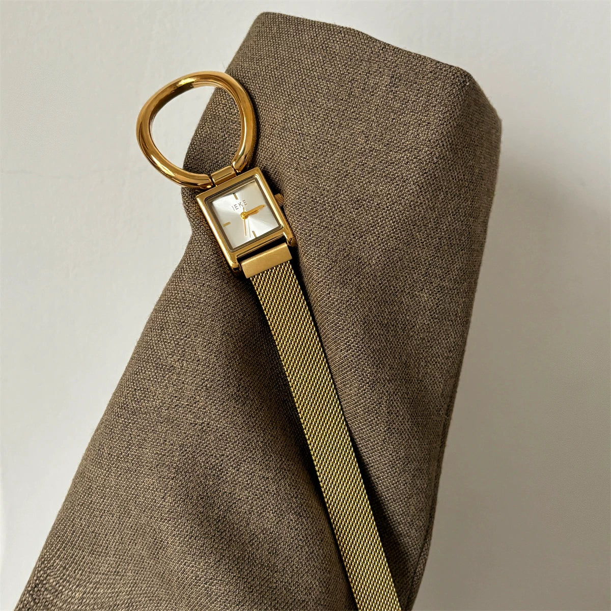 Vintage Square Dial Mesh Watch - Magnetic Mesh Band / Gold with White Dial [JFJW8381]