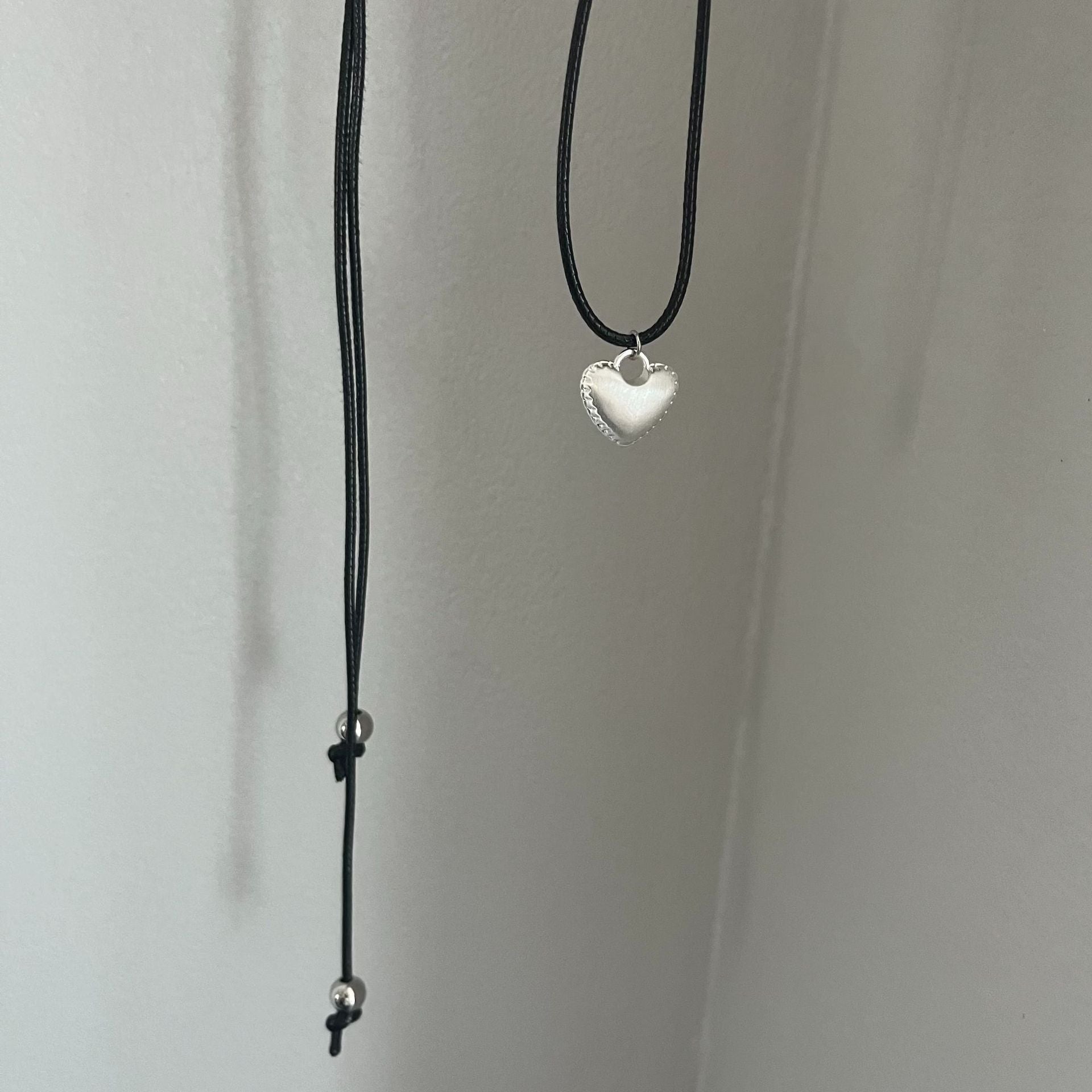 Odessa Brushed Pendant Necklace - Heart Brushed Black Rope Necklace [5T7ZJ99H]