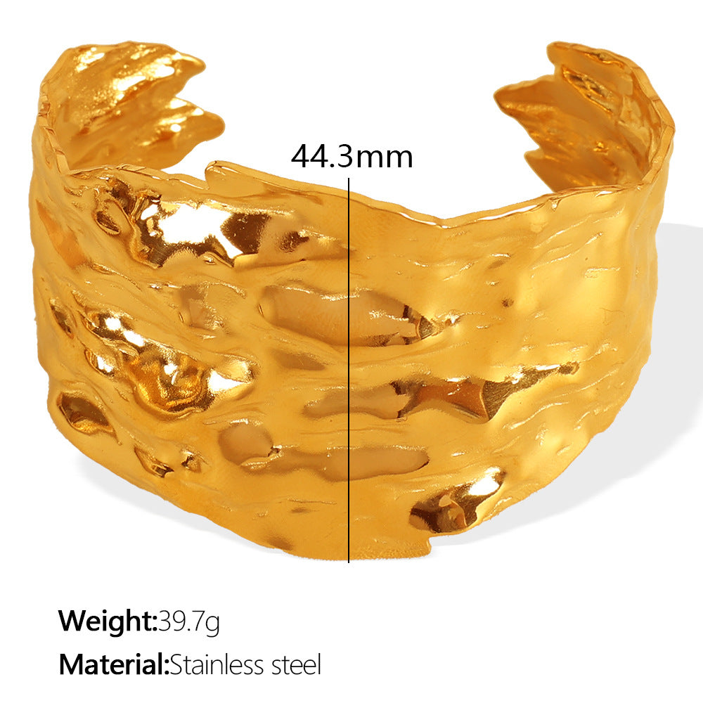 Ileana Sculpted Cuff Bracelet - Gold Floral Pattern Cuff [Q58IKQFN]