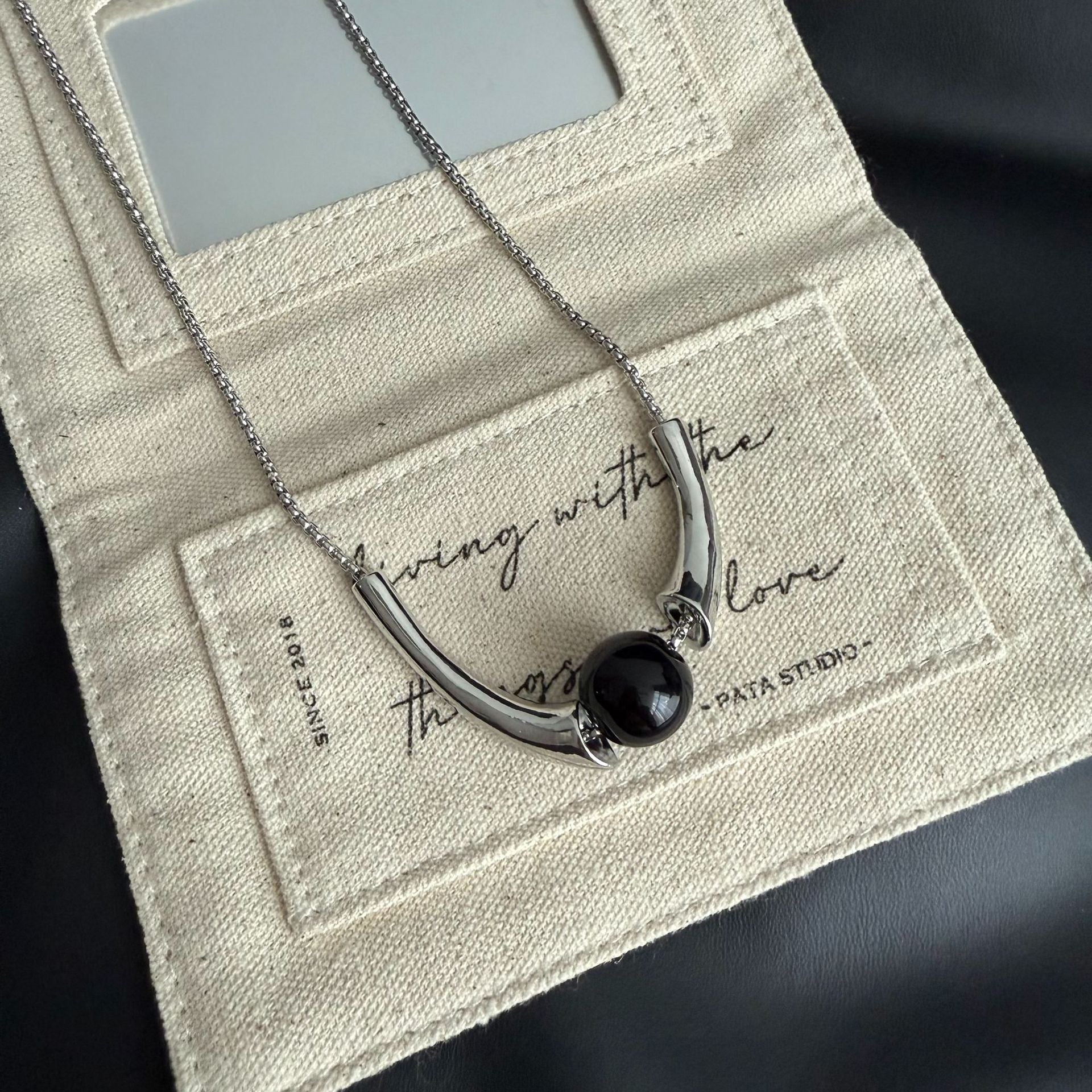 Sullivan Asymmetric Agate Horn Necklace - Black Beaded Asymmetric Horn Necklace [8TL05ME9]