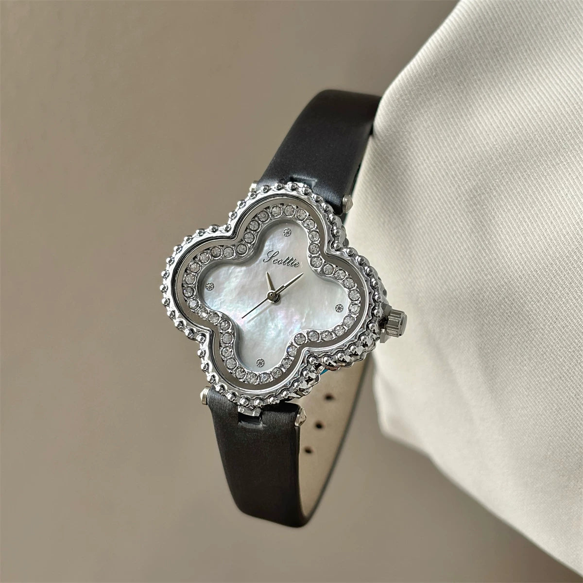 Mother-of-Pearl Clover Watch - Grey Strap, Silver Case, White Dial [RDUD5PPU]