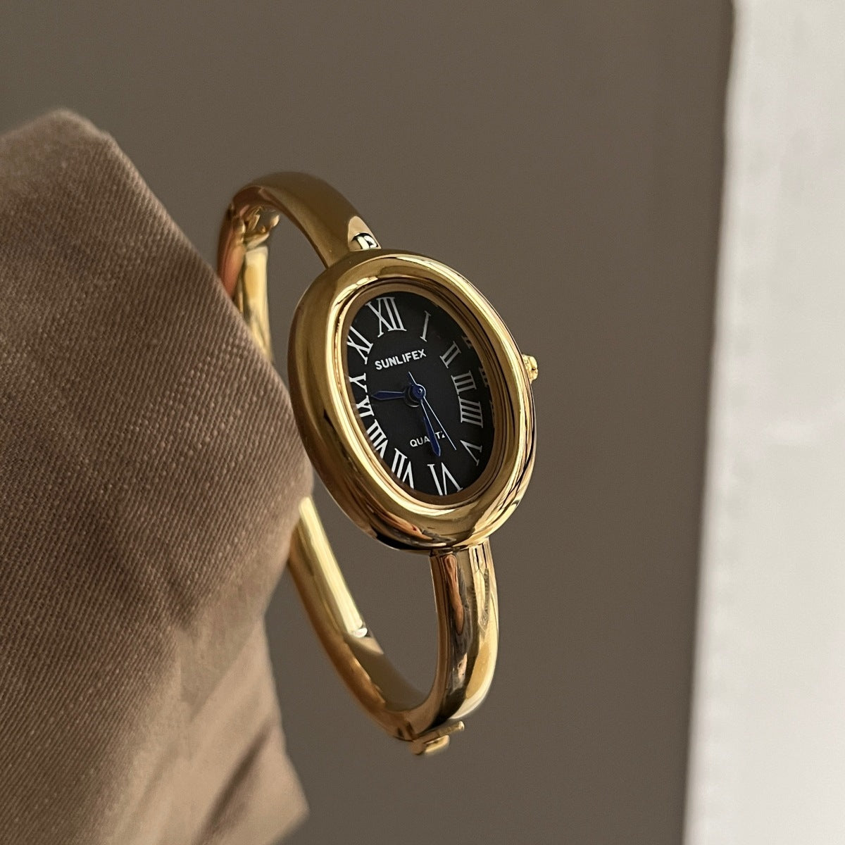Anorah Diamond Oval Bracelet Watch - Gold Band Black Dial (Roman Numerals) [R4RH5JKV]