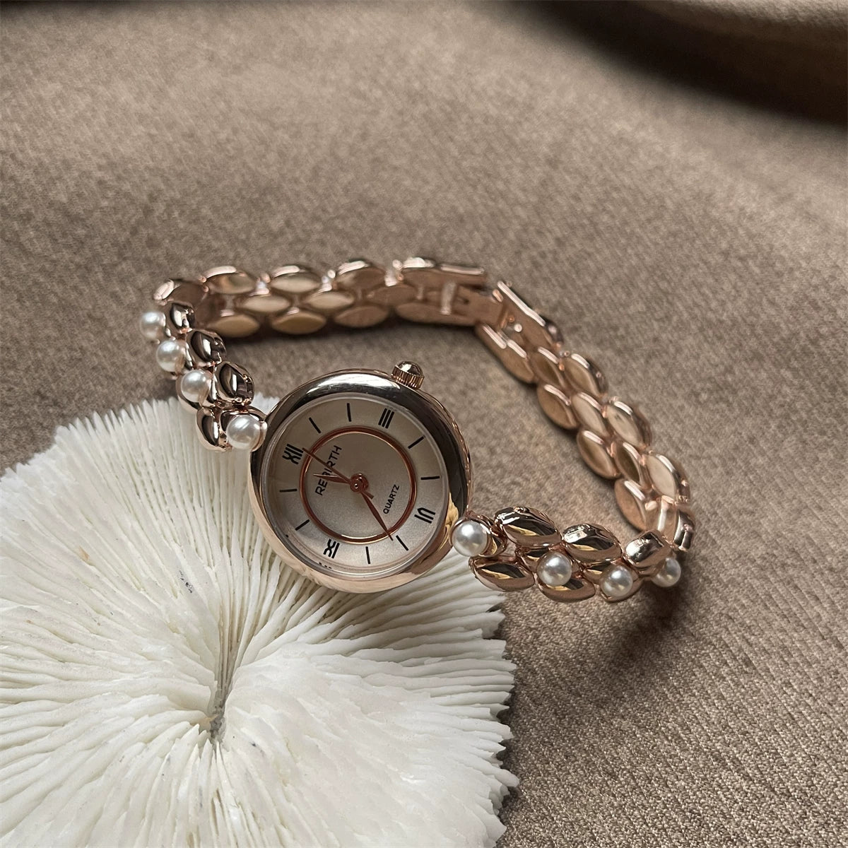Pearl Bracelet Watch - Rose Gold (Single Row Pearls) [K1HJOE64]