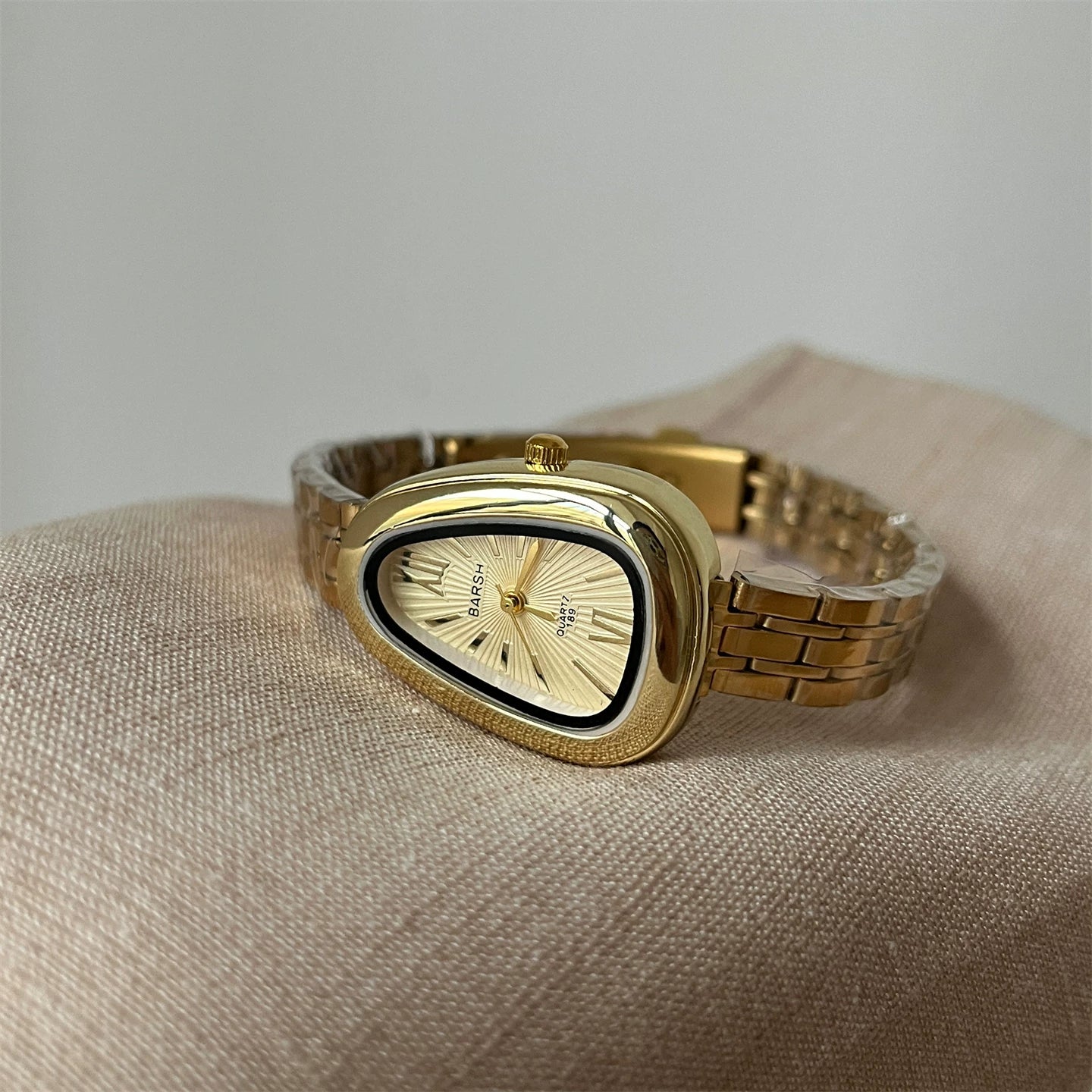 Vintage Snake Head Shaped Watch - Gold Strap Gold Dial (Steel Strap) [Z7SSRVP7]