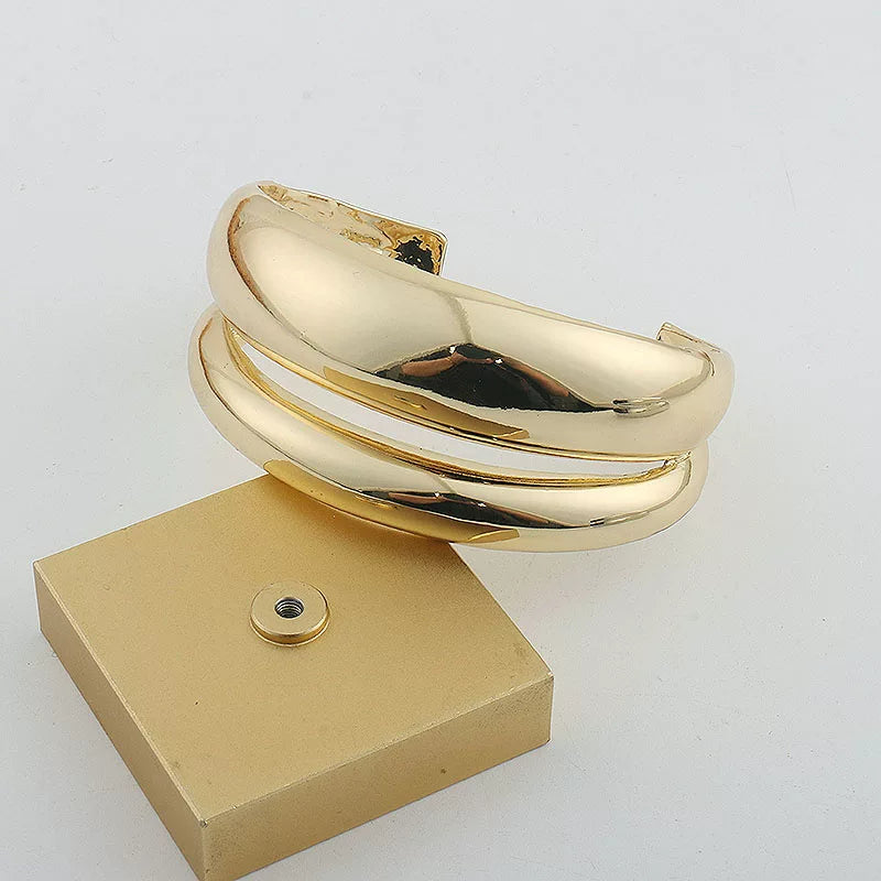 Glossy Curved Wide Cuff Bracelet - Premium Gold [CT8D4RHF]