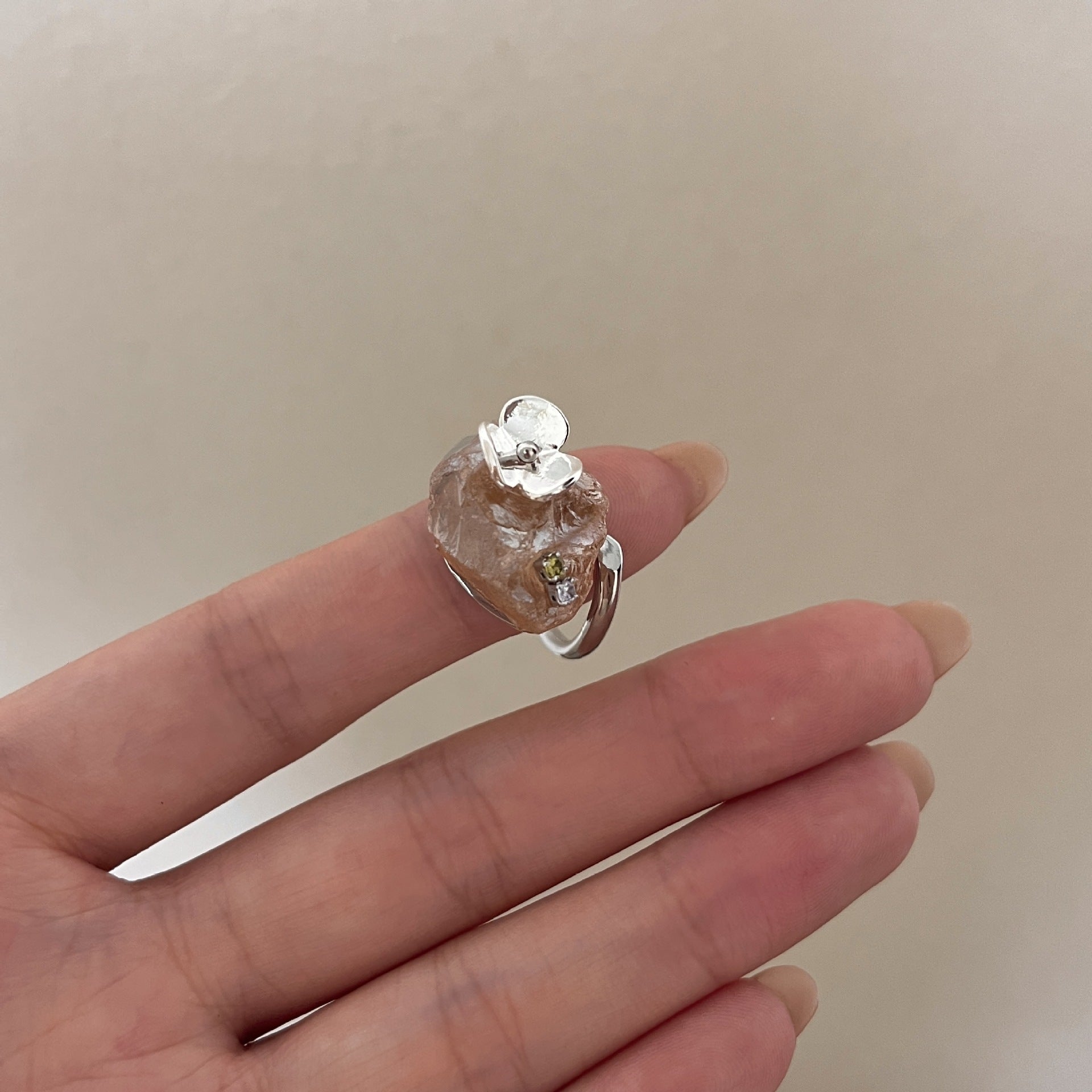 Caylie Maillard Stone Flower Ring - R-924 [DHPYMT4K]