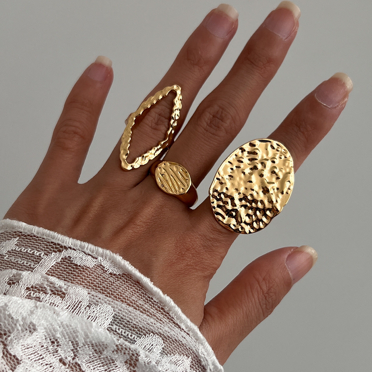 Dezire Folded Geometric Ring Set - Gold Three-Piece Set [DA8N8GXX]