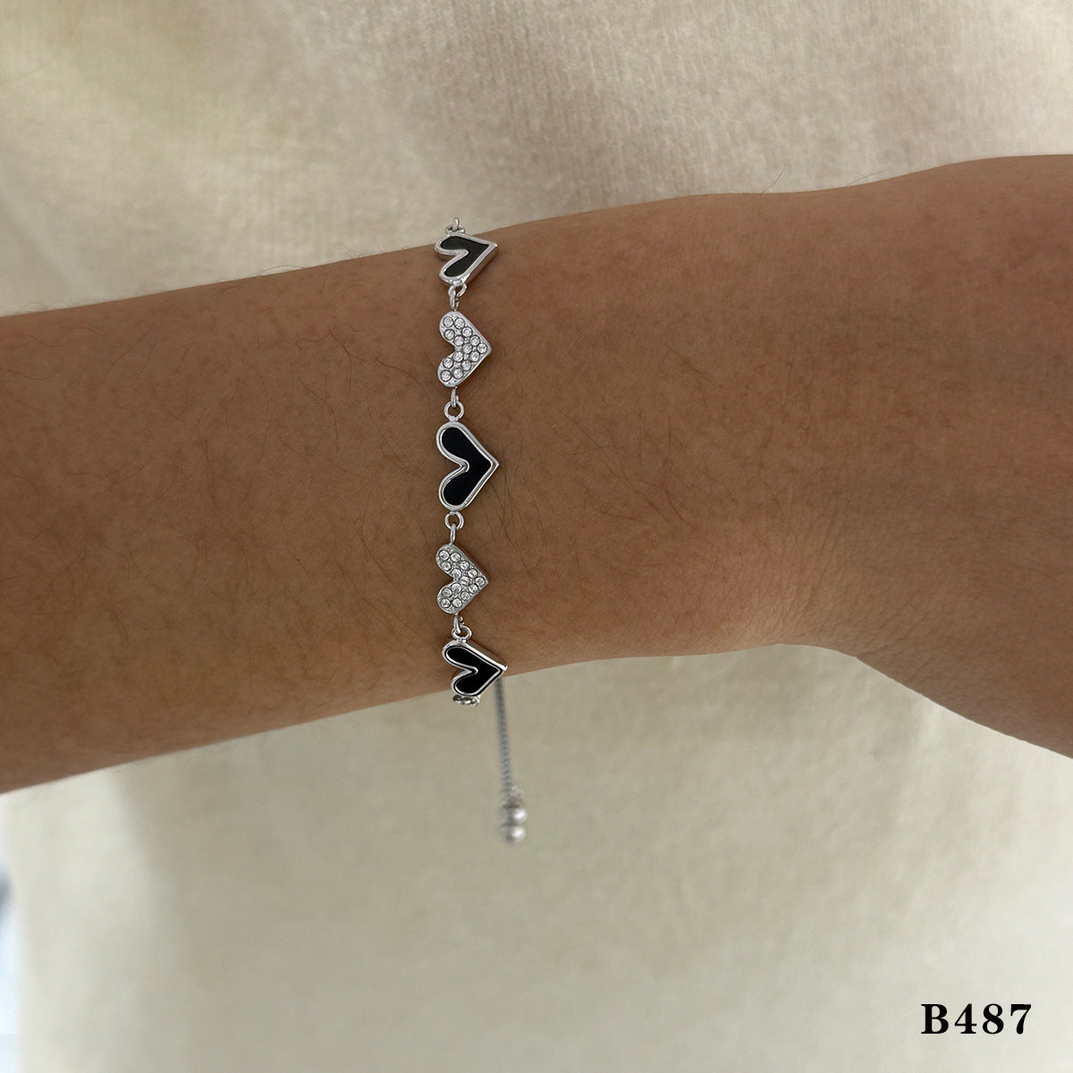 Nilah Diamond Heart Charm Bracelet - Silver Pull Bracelet [O9TJOH9Z]