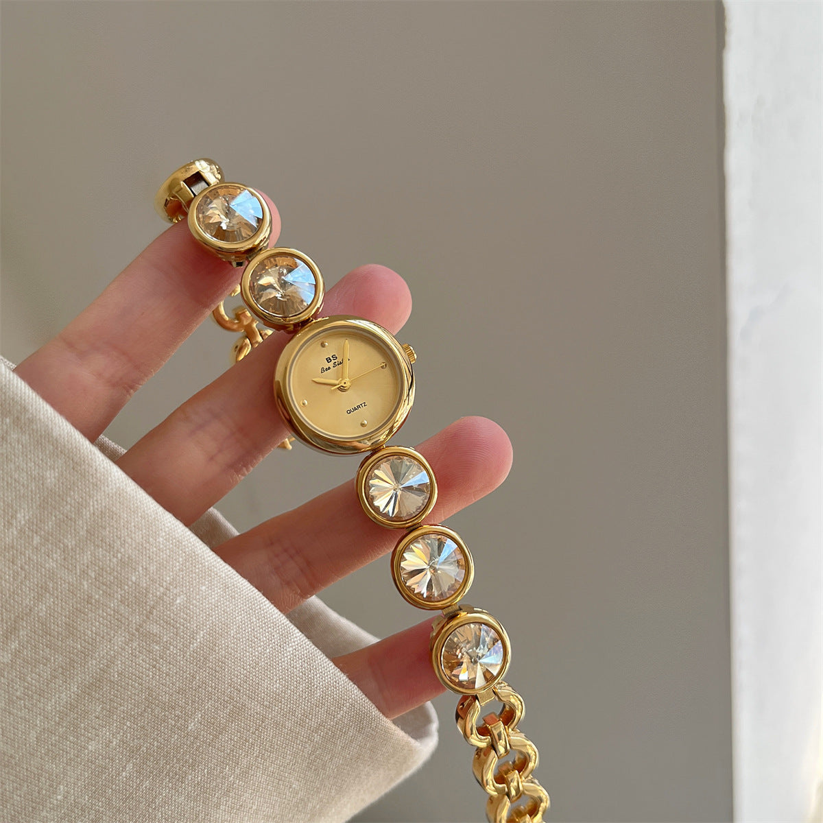 Anessa Crystal Bracelet Watch - Gold Crystal Gold Dial [YYDYR9A5]