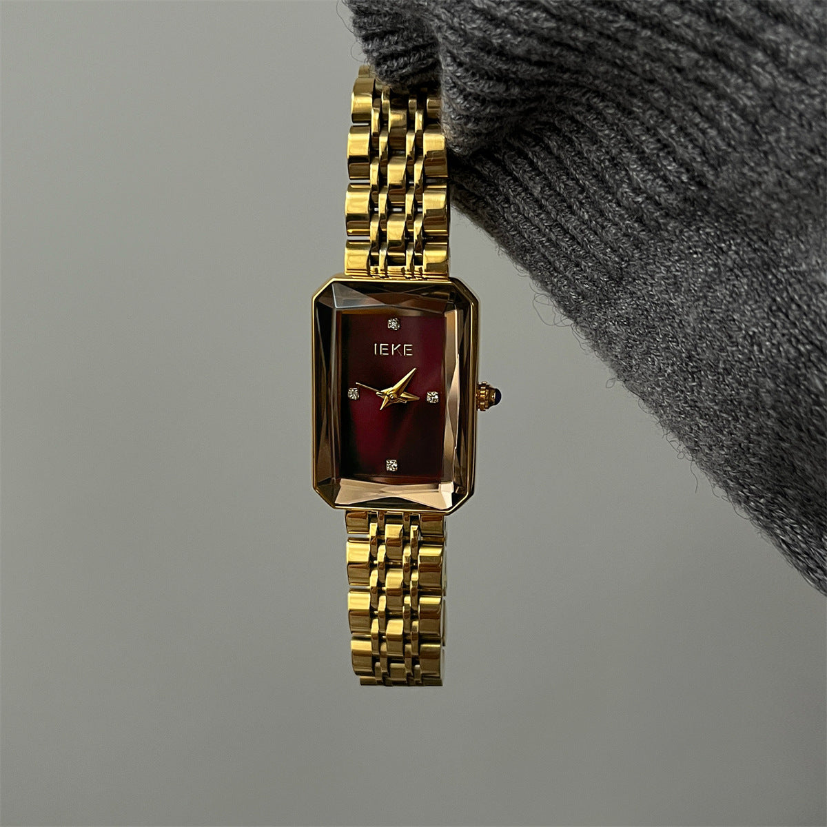 Liba Snakehead Quartz Watch - IEKE 709 Cut Four Diamonds Red Dial Gold Steel Band [XFFRUN4D]