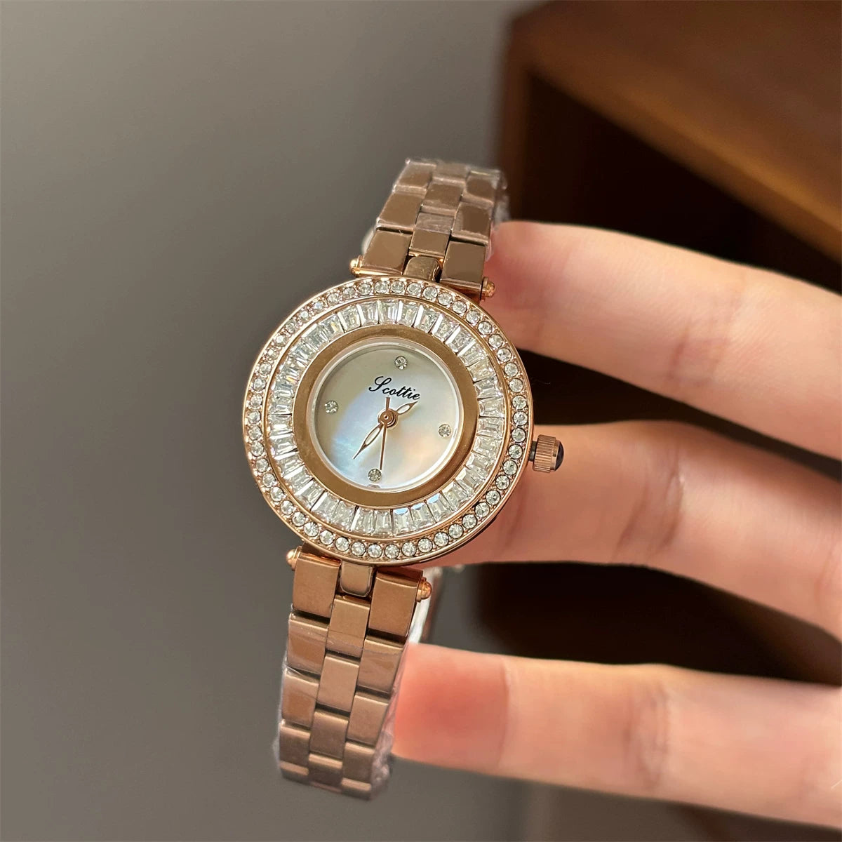 Round Dial Bracelet Watch - Rose Gold with White Dial [E4E0SLZ7]