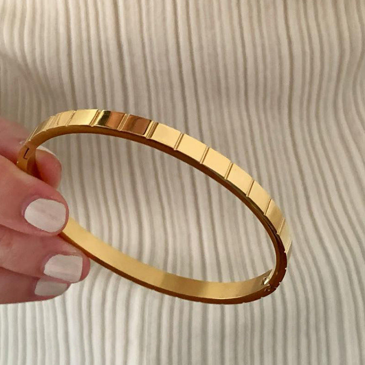 Emmery Sculpted Link Bracelets - Square Link Bracelet [WCI28GJ1]