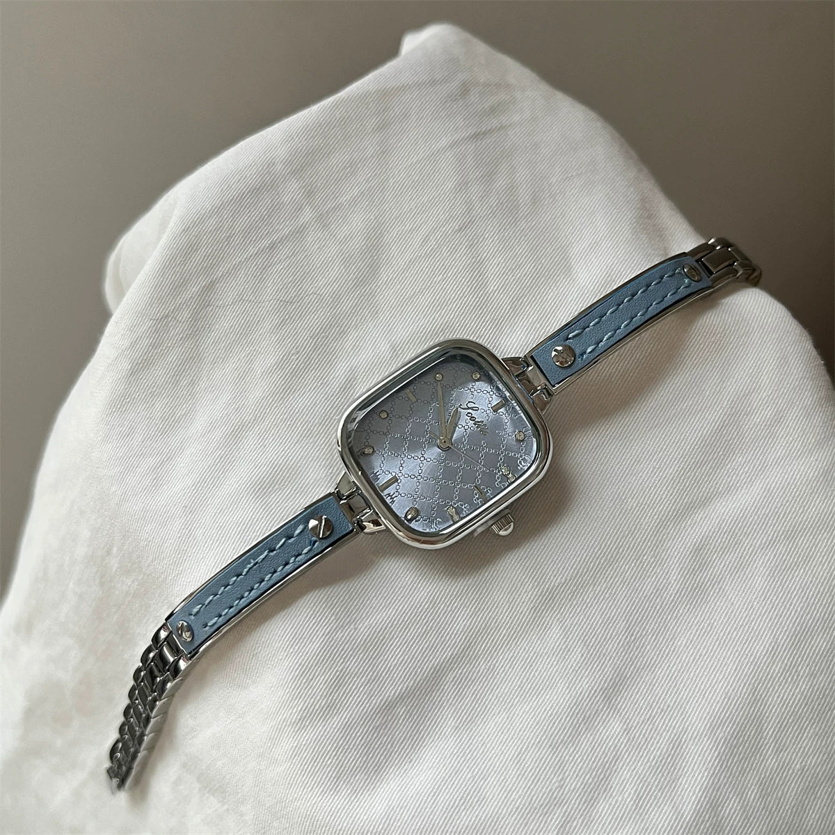 Square Half-Bangle Chain Watch - Silver Chain Blue [D566IKCY]