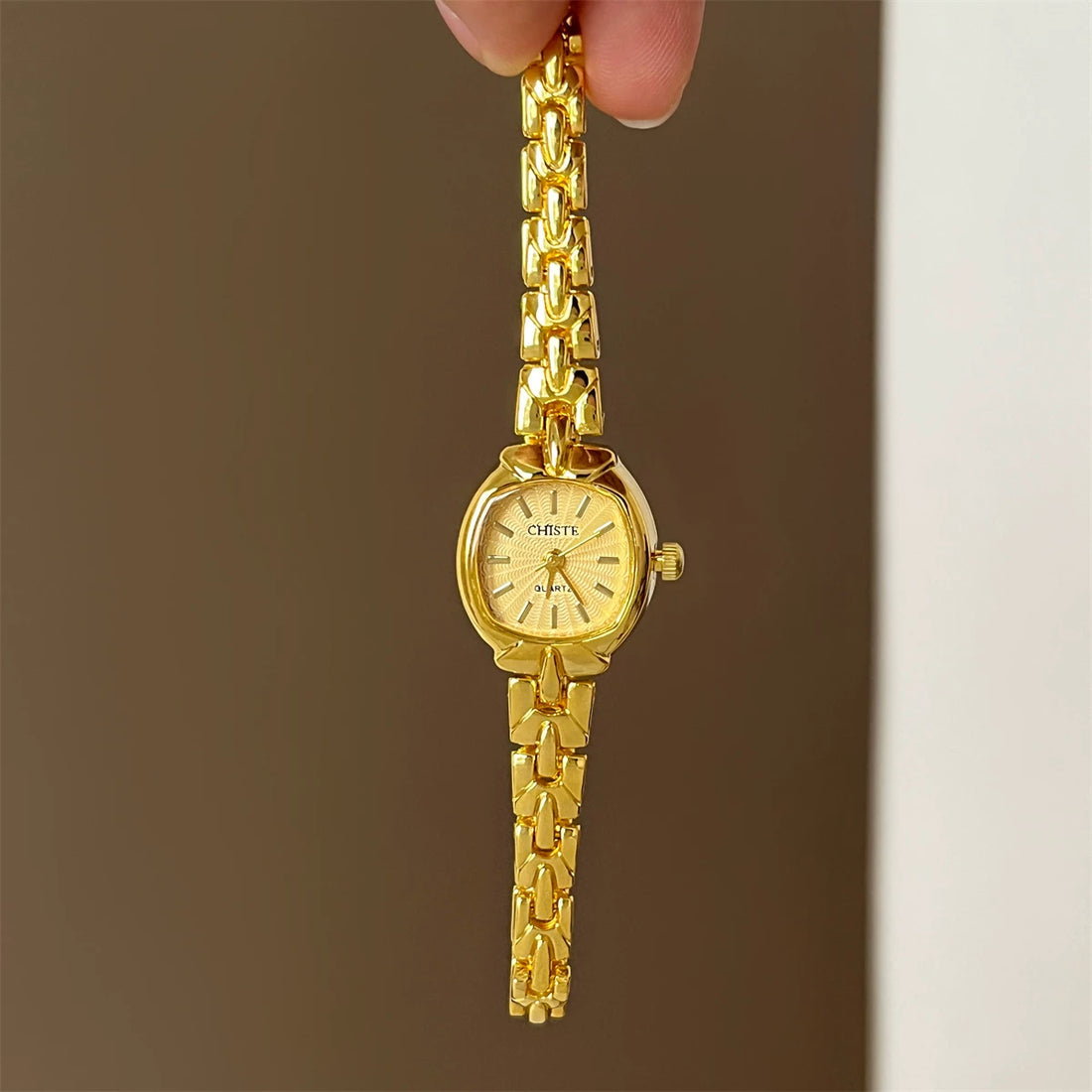Vintage-Style Small Square Bracelet Watch - Gold Band & Gold Dial [8SFX64W8]