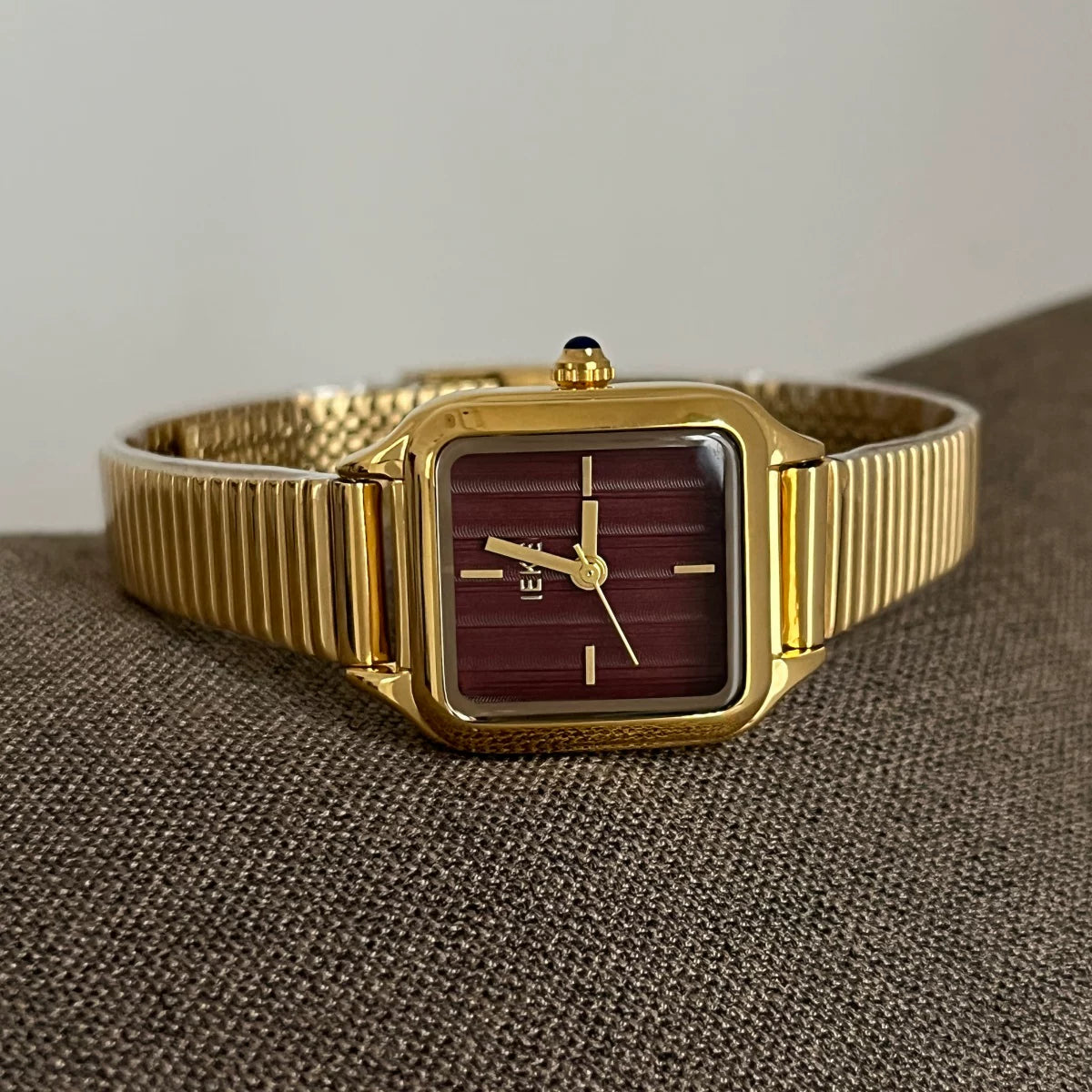 Retro Square Dial Metal Watch - Gold Band / Red Face [OUC567K7]