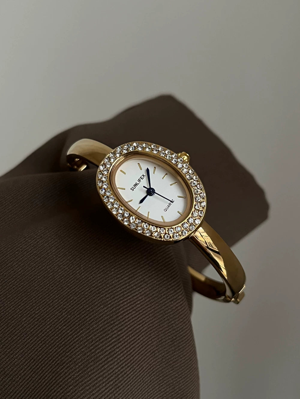 Oval Vintage Gold Bracelet Watch - Gold Band White Dial (Crystal Bezel, Stick Markers) [FGZD4HPC]