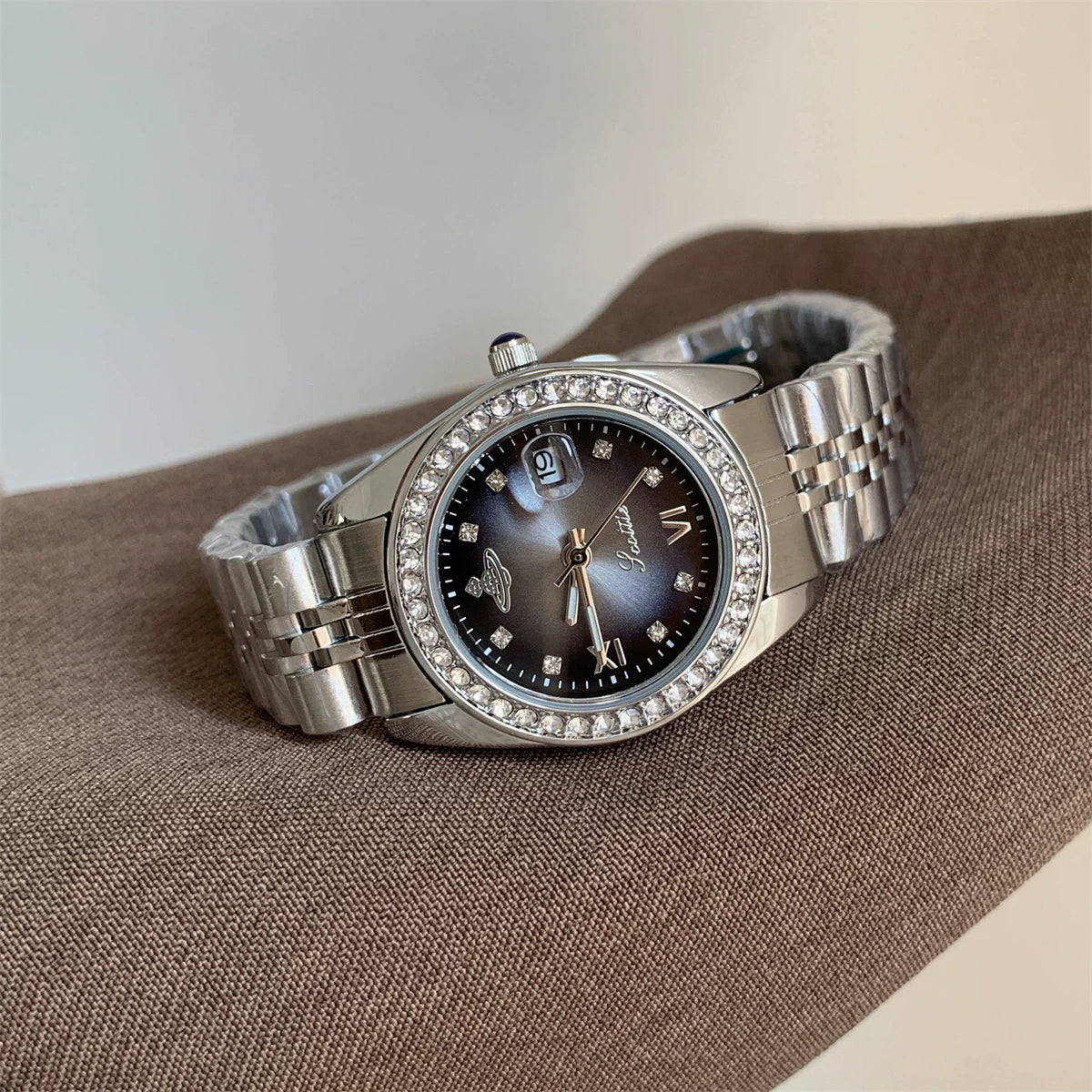 Vintage Inspired Round Bracelet Watch - Silver with Blue Dial [N8FHWL1Z]