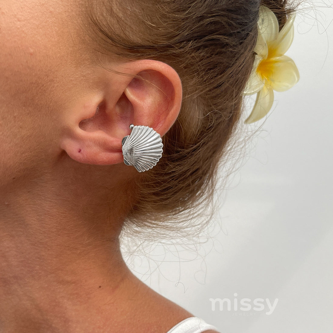 Jalia Seashell Ear Cuff