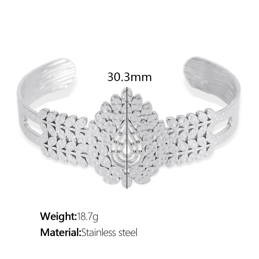 Ileana Sculpted Cuff Bracelet - Silver Wave Pattern Cuff [XOG8FD3V]