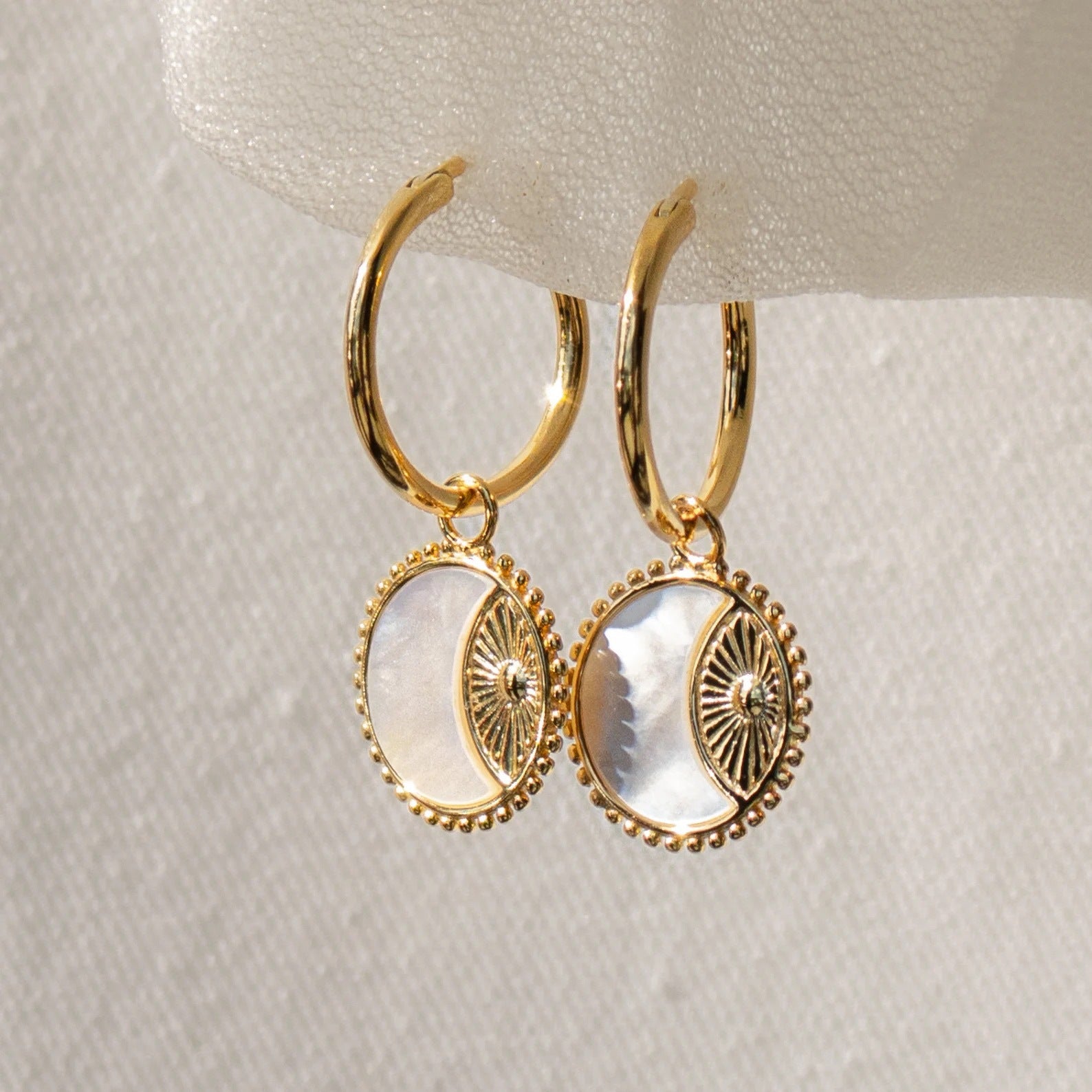 Mother-of-Pearl Sun Coin Earrings - Earrings [67OR963U]