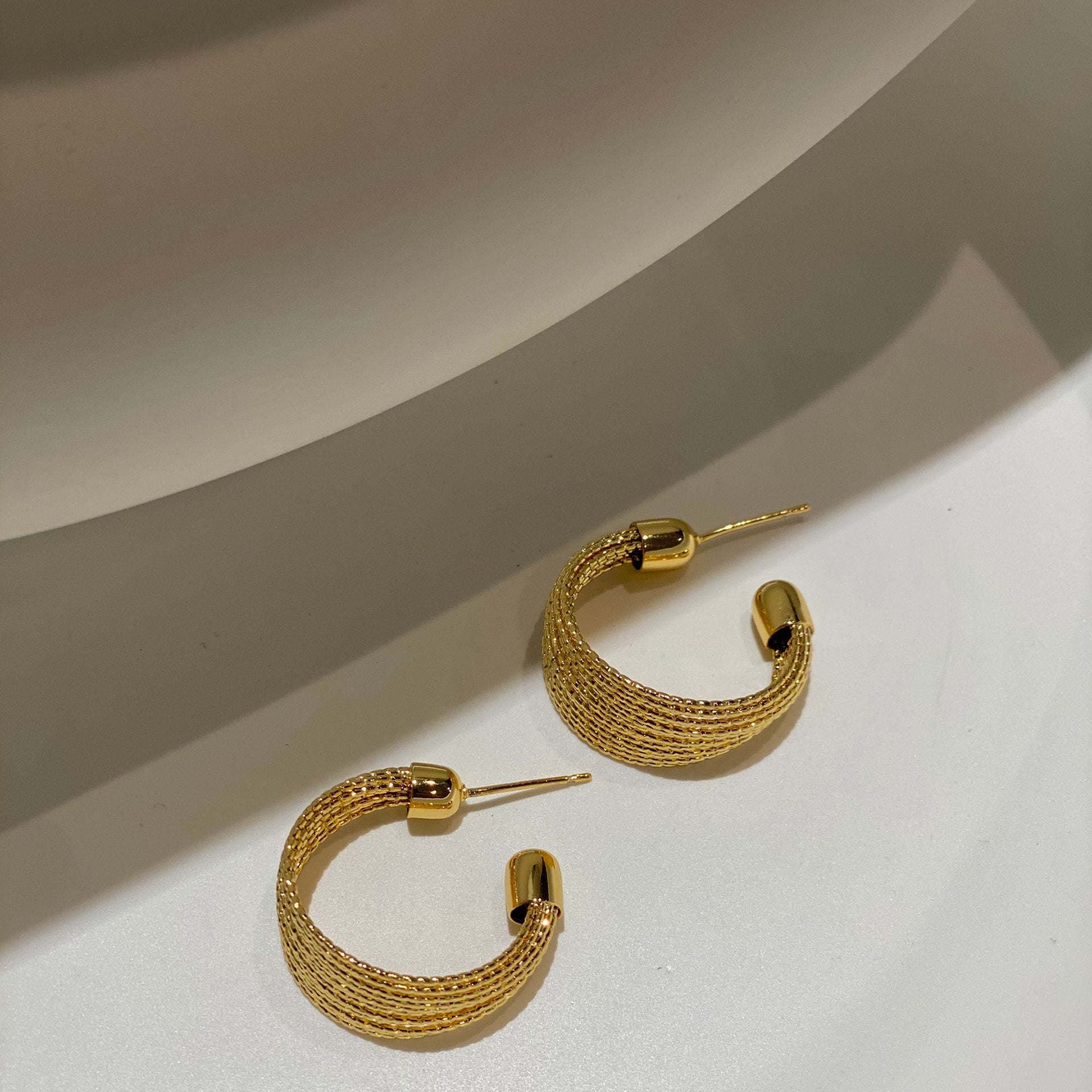 Raven Multi-Line Hoop Earrings - Gold Line Hoop (925 Silver Post) [1X07E7Q0]