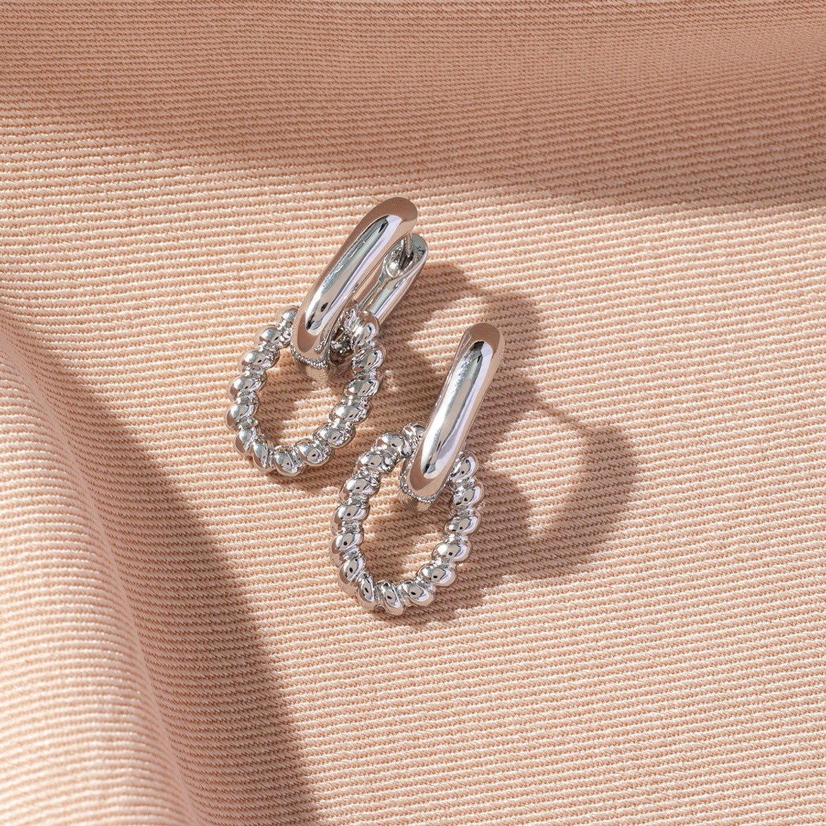 Nirvi Geometric Twist Ear Cuff - Silver Double-Layer Ear Cuff [XSGDK9YG]
