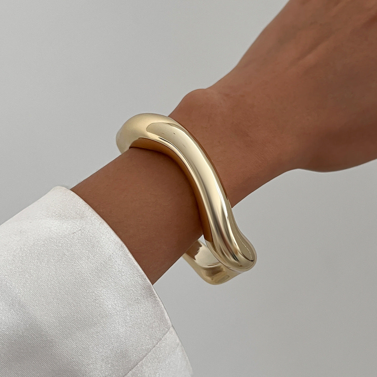 Avarie Liquid Glow Cuff - Style 01 Gold [CV6U588R]
