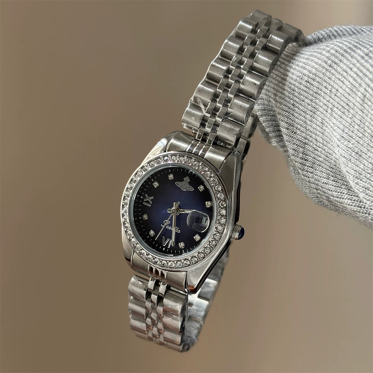 Vintage Round Bracelet Watch - Silver with Black Dial [OZTXY70K]