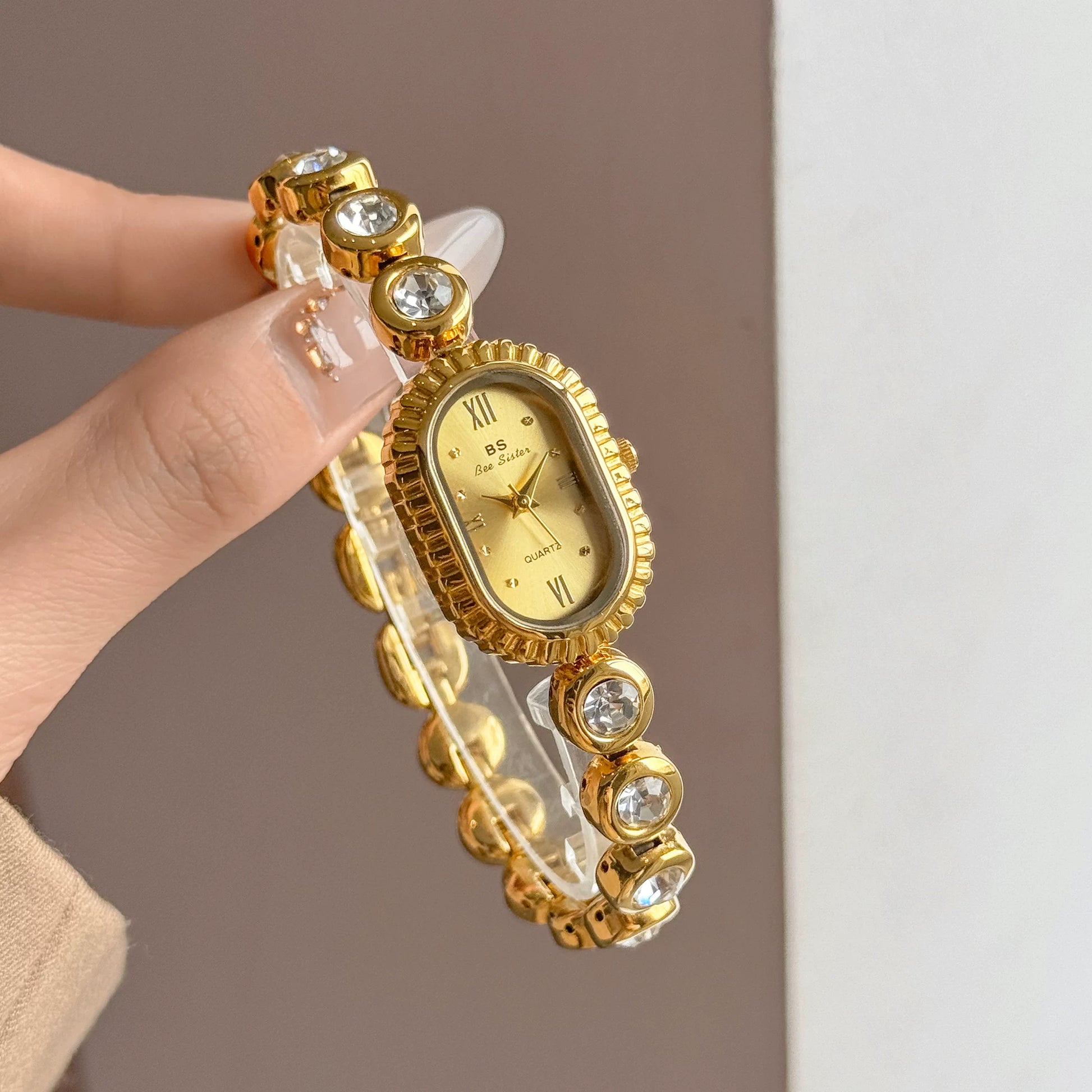 Vintage Inspired Jewelry Bracelet Watch - Ornate Gold Heart [LLJYS3XB]
