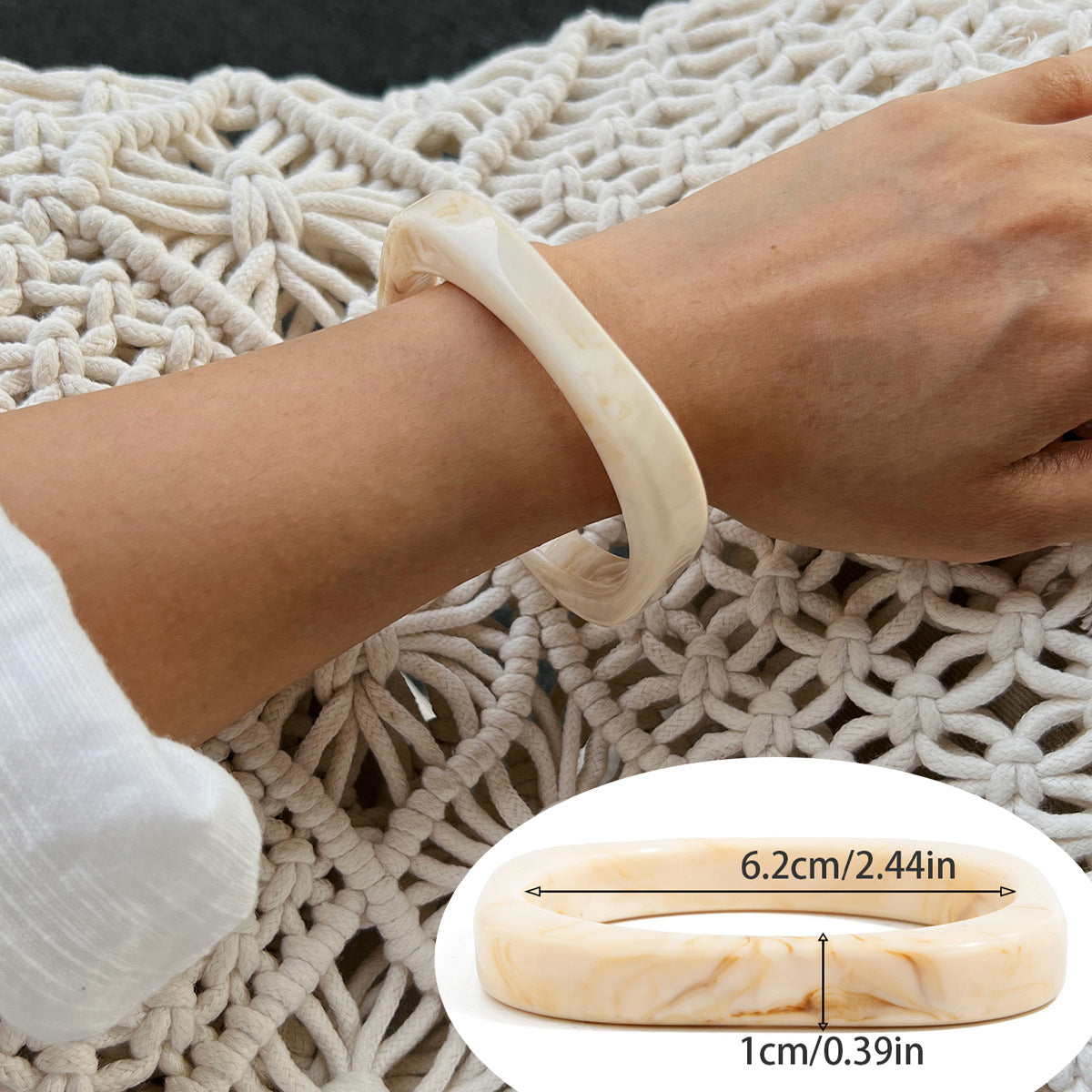 Ivyonna Irregular Resin Bangle - Off-White [1WA21482]