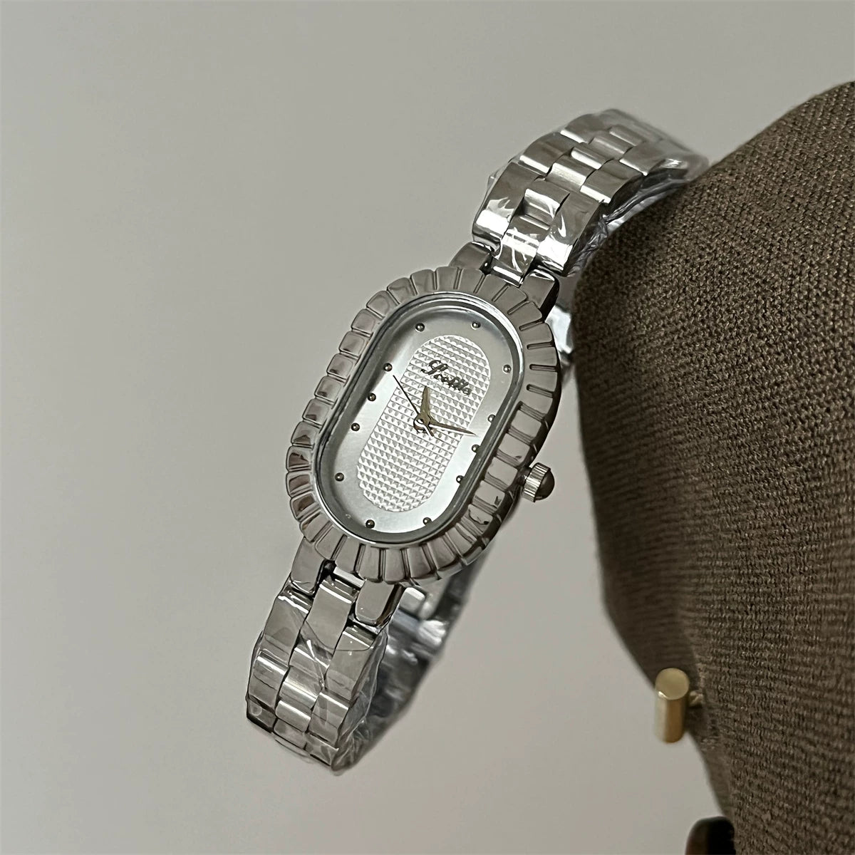 Oval Dial Minimalist Bracelet Watch - Silver with White Dial [5WQ6H2YW]