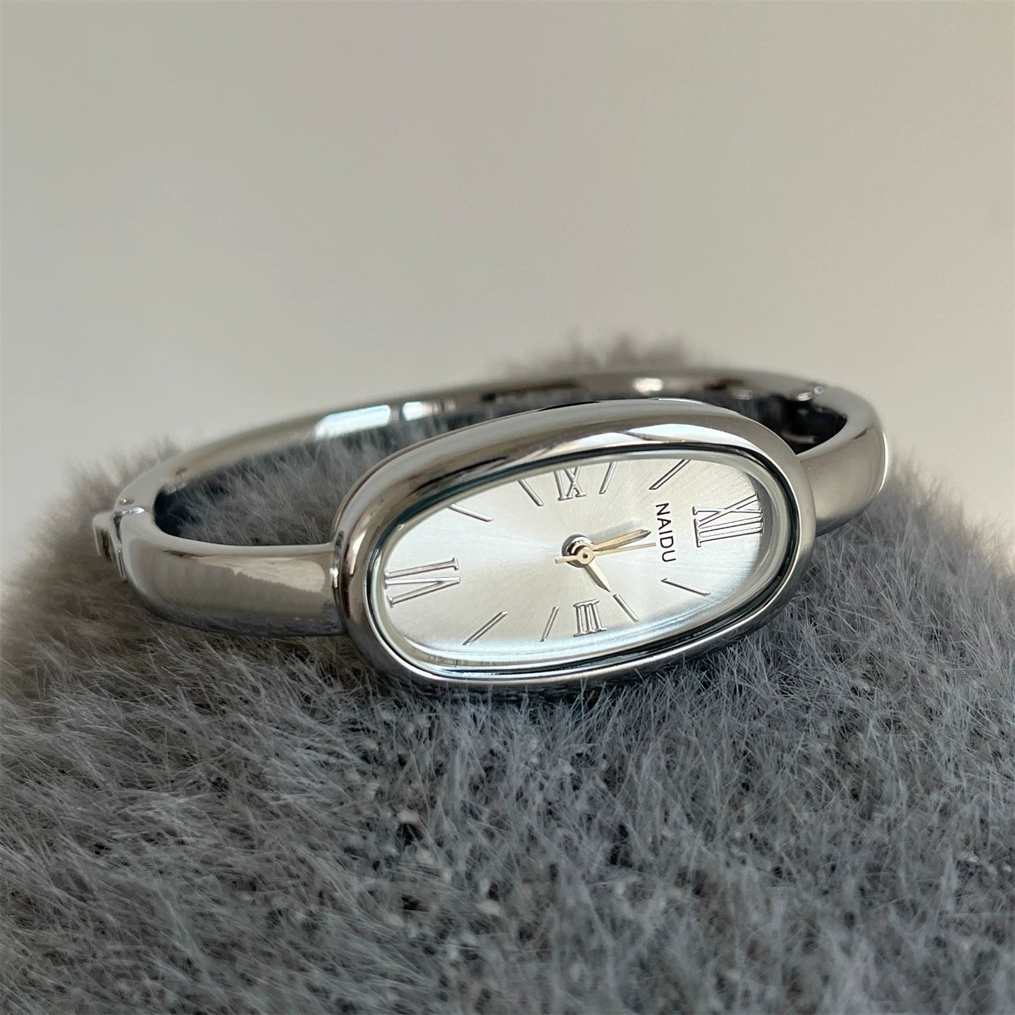 Minimalist Oval Bracelet Watch - Silver with White Dial [ROAS9WLE]