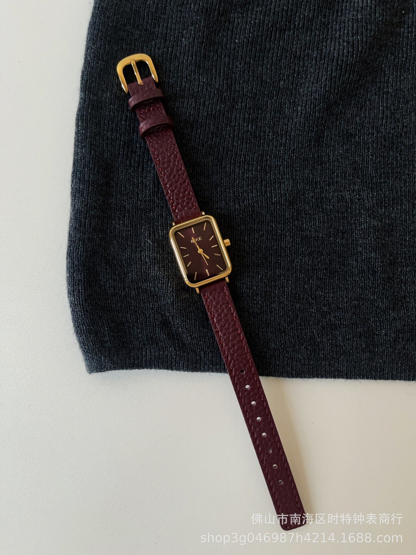 Zhamira Retro Red Watch - Leather Strap with Rectangular Batons [YUECIBZM]